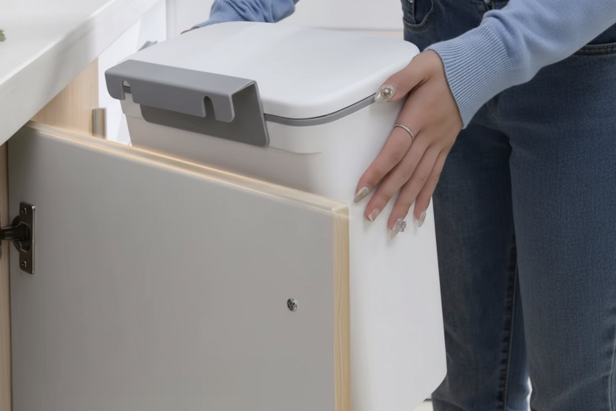 Stor-Kwik Hinged Lid 9L Wastebasket - White